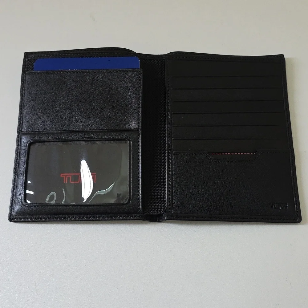 Tumi Delta SLG Mens Passport Case In Black Leather. New In Box